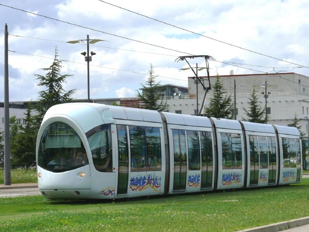 شقة Votre Cocon Parfait A 9 Min D'Eurexpo Et 14 Min Groupama سانت-بريست المظهر الخارجي الصورة